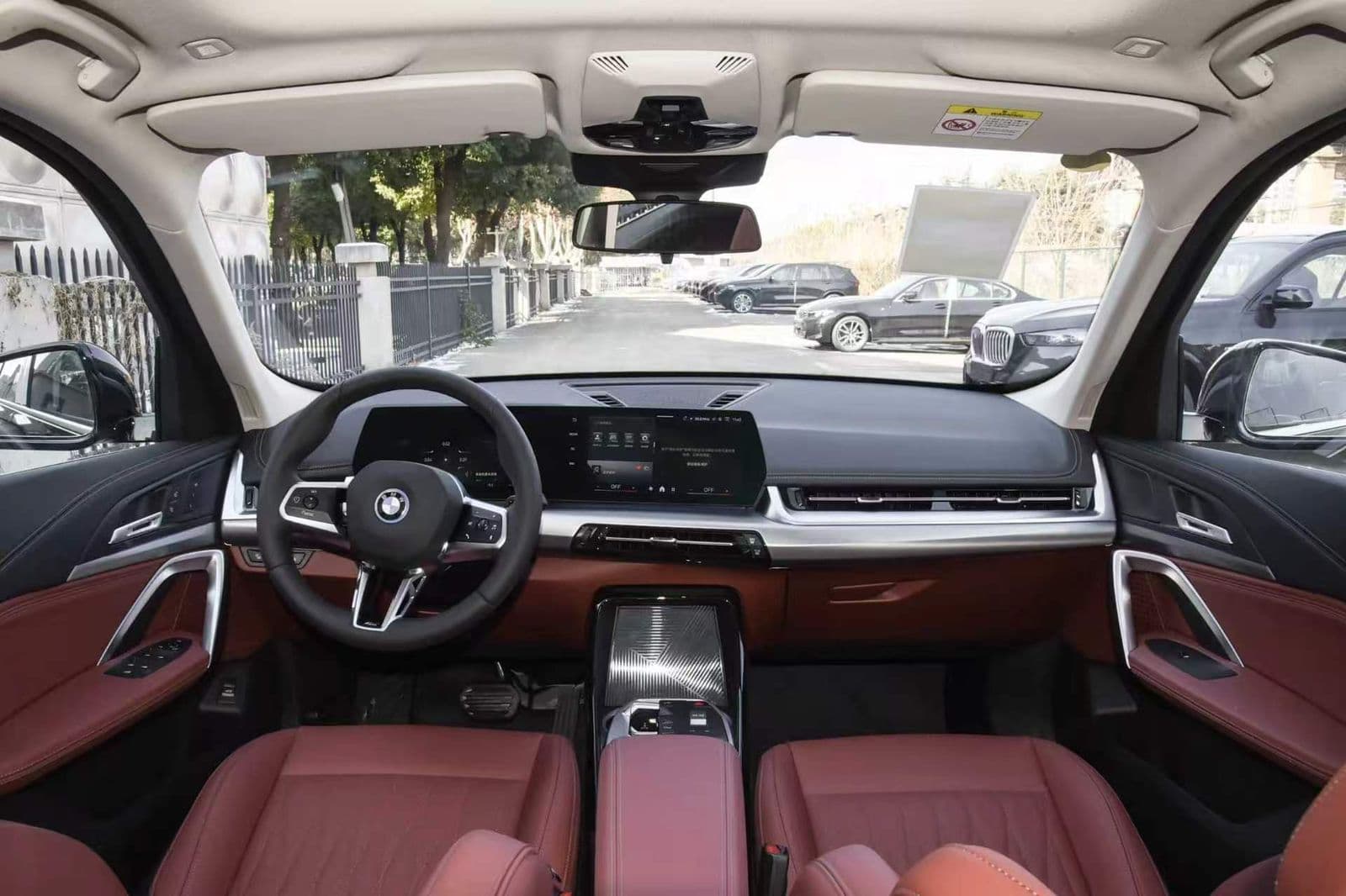 BMW iX1 eDrive25L M Sport Package 2026 — detalle